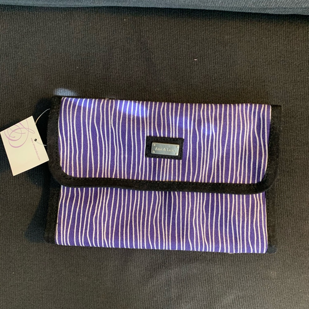 Beautiful brand new jewelry bag.